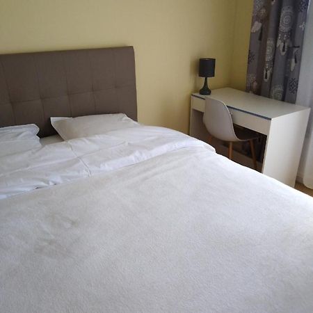 Chez Myla Chambre Avec Tv Ecran Plat Et Salle De Bain Privative Bourges Exterior foto