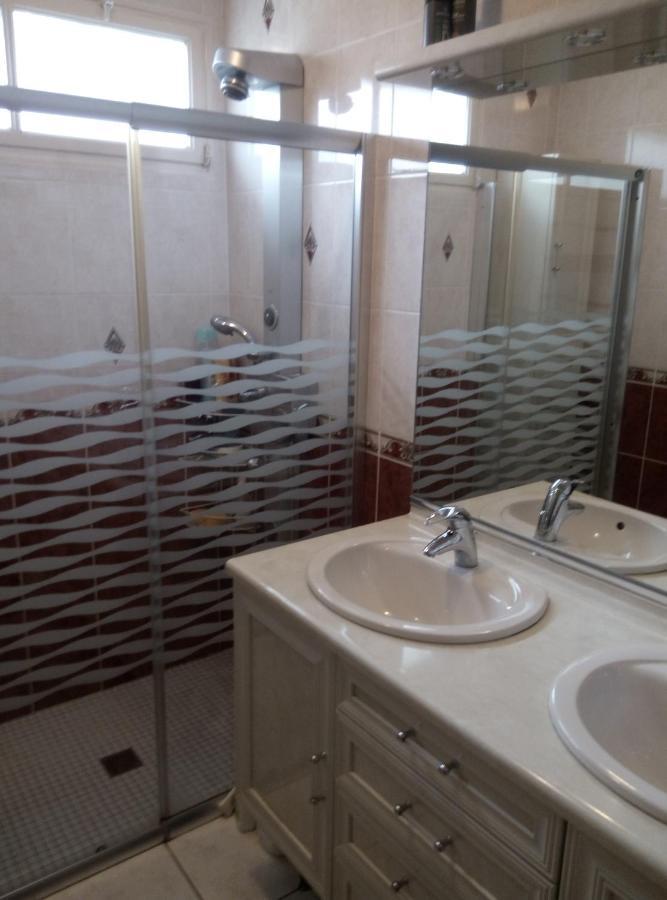Chez Myla Chambre Avec Tv Ecran Plat Et Salle De Bain Privative Bourges Exterior foto