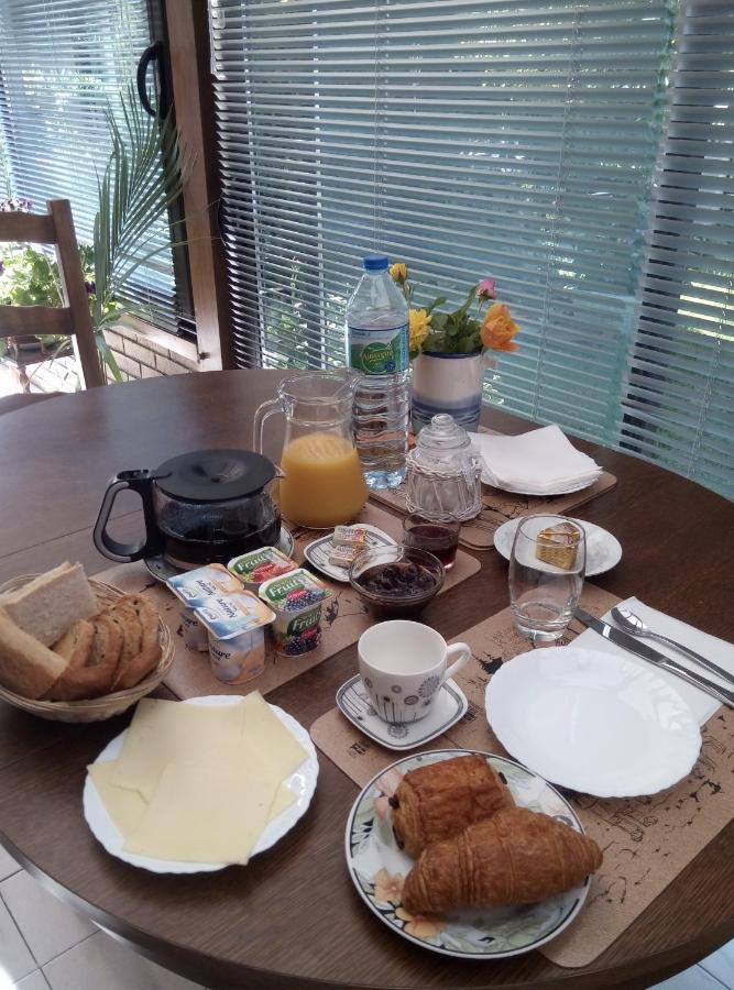 Chez Myla Chambre Avec Tv Ecran Plat Et Salle De Bain Privative Acomodação com café da manhã Bourges Exterior foto