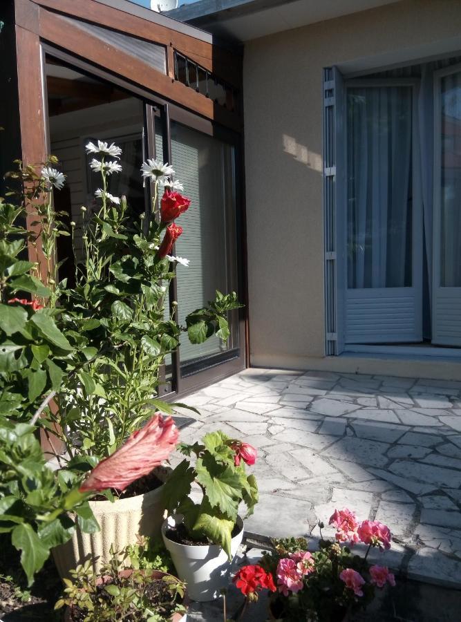 Chez Myla Chambre Avec Tv Ecran Plat Et Salle De Bain Privative Acomodação com café da manhã Bourges Exterior foto